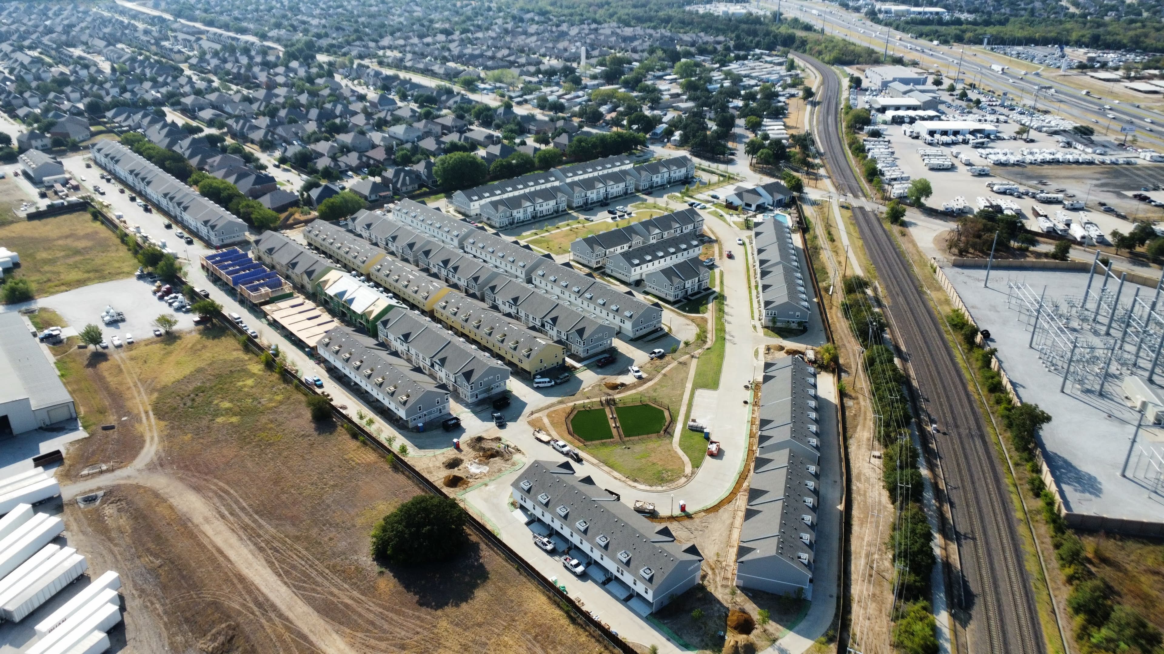 CARMEL VILLAS - Image 12